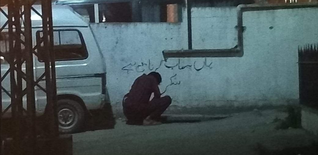 HumansofPindi's tweet photo. Pindi me covid-19 se bachao k lie spray zor-o-shor se jaari!! https://t.co/8G8NdKy3KN