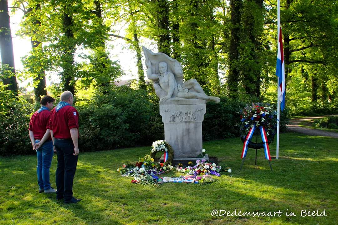 ddvinbeeld's tweet photo. Scouting Dedemsvaart #dodenherdenking2020 https://t.co/Y8kQBnfdBN