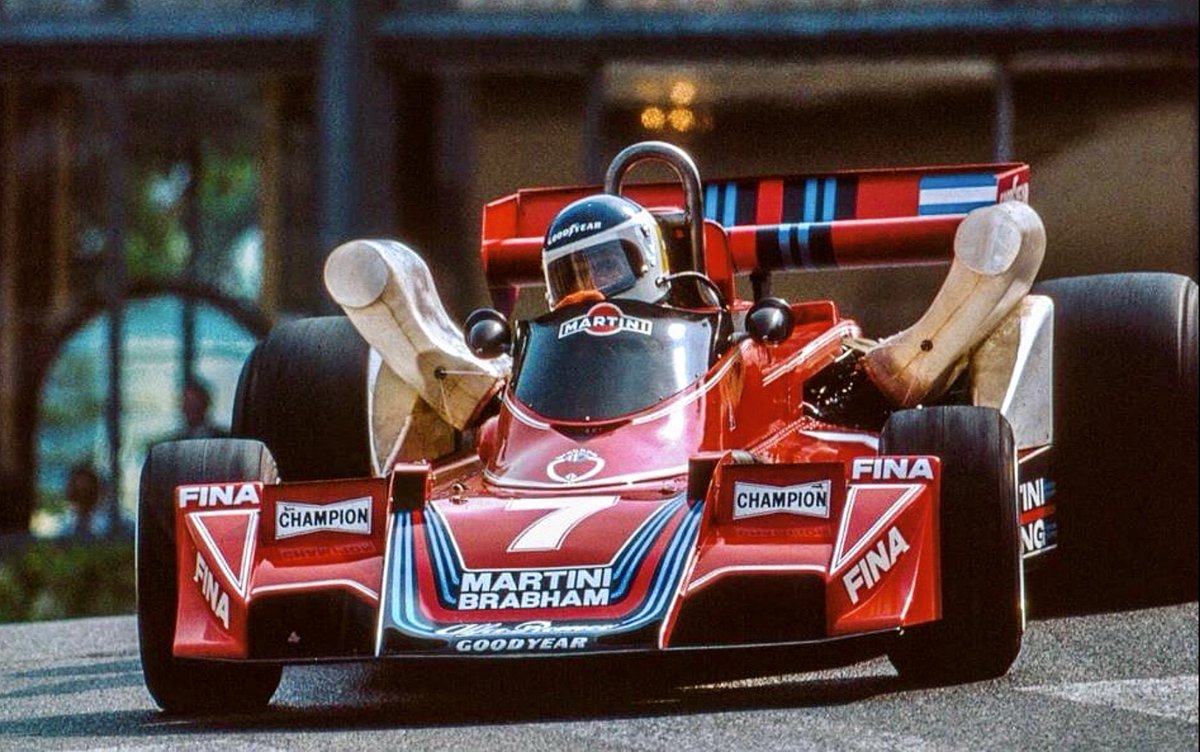 Stuart_Dent's tweet image. It wasn’t until 1977 that Brabham finally settled on an aero induction set-up which amply fed its BT45’s flat-12 Alfa engines. Prior to that, the 1976 season was entertaining seeing each &amp;amp; every new twist in their quest... 🤓🏁

🇬🇧🇮🇹 #F1 #ReverseOrder #WhenGPcarsWereProper