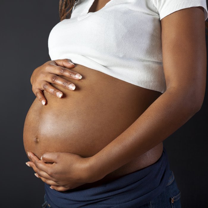 SCoopNewsOff's tweet photo. YOPOUGON : Il enceinte une Lesbienne et Reçoit les Félicitations de Tout un quartier et meme des parents de la concernée https://t.co/X7gcXsn9xq