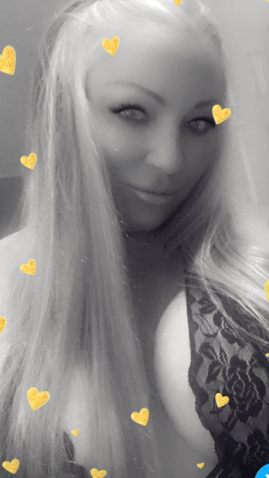 Good evening guys. Sending lots of love ❤️❤️❤️ https://t.co/auAgMn4RVb
