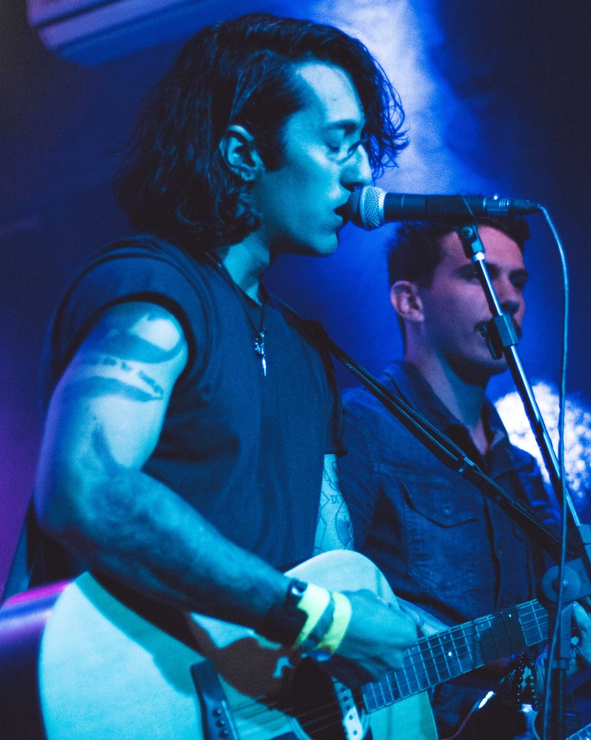 Mais uma semana começando aí! 
Estamos preparando mais material para vocês!
Mas fala aí, quem quer uma live no final de semana? 🔥
#radiofront #rock #alternativerock  #rf  #rockalternativo #intotherain