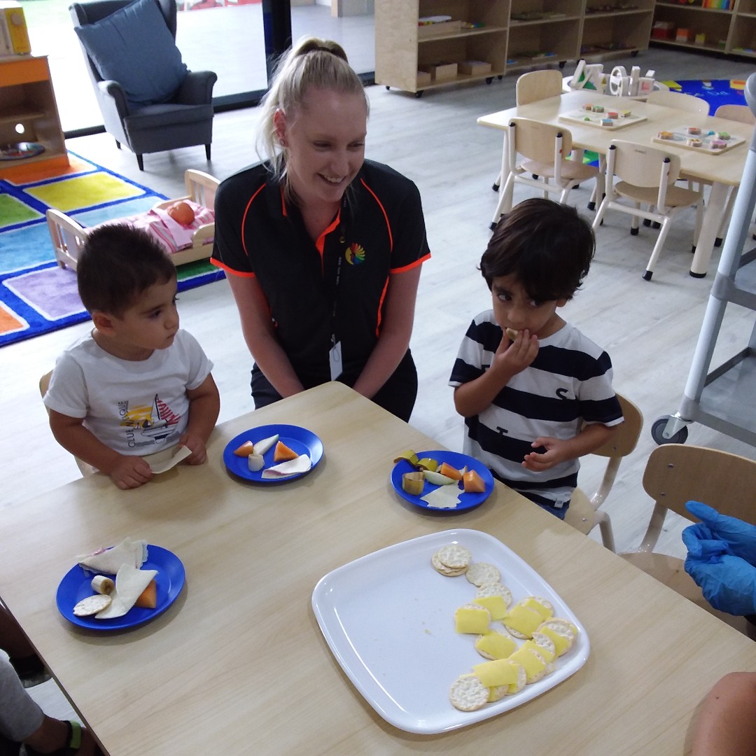 YoungPhoenixAc1's tweet photo. We invest time to educate children about the importance of healthy eating as one way to empower them to make informed decisions about great ways to fuel their growing bodies. 
.
#youngphoenixacademy #healthyfood #nutrition #healthyeating #5aday #earlychildhood https://t.co/aHeFKpPUqE