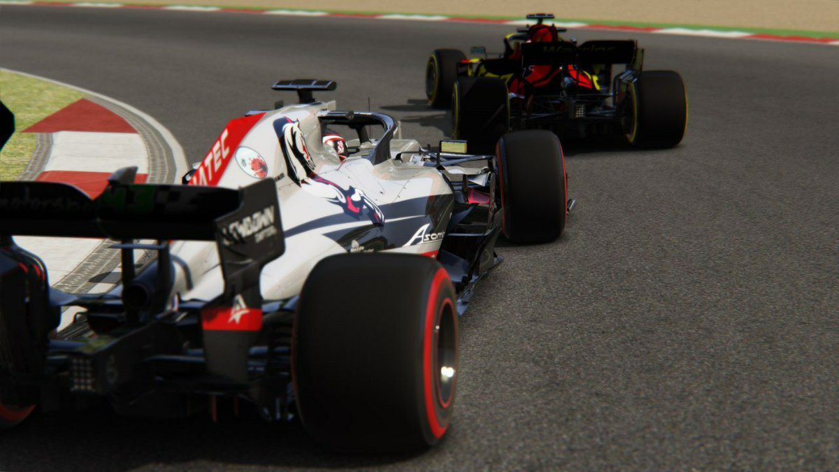 CV19corredor's tweet photo. ¡Quién quisiera tener un cochazo de carreras como este!
David Martín forma parte del movimiento Coronamakers y ha tenido el detallazo de colocar nuestro logo en su coche.
Ahora mismo está corriendo en la carrera de  @TSRSimRacing 🏎️
🏁Te deseamos muchísima suerte!!!!🏁 https://t.co/NKT8hzfm9y
