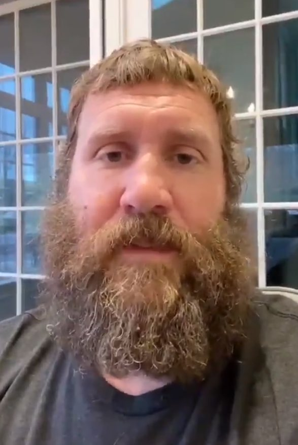 EXM9Pi_WAAEgcrq?format=png&name=900x900