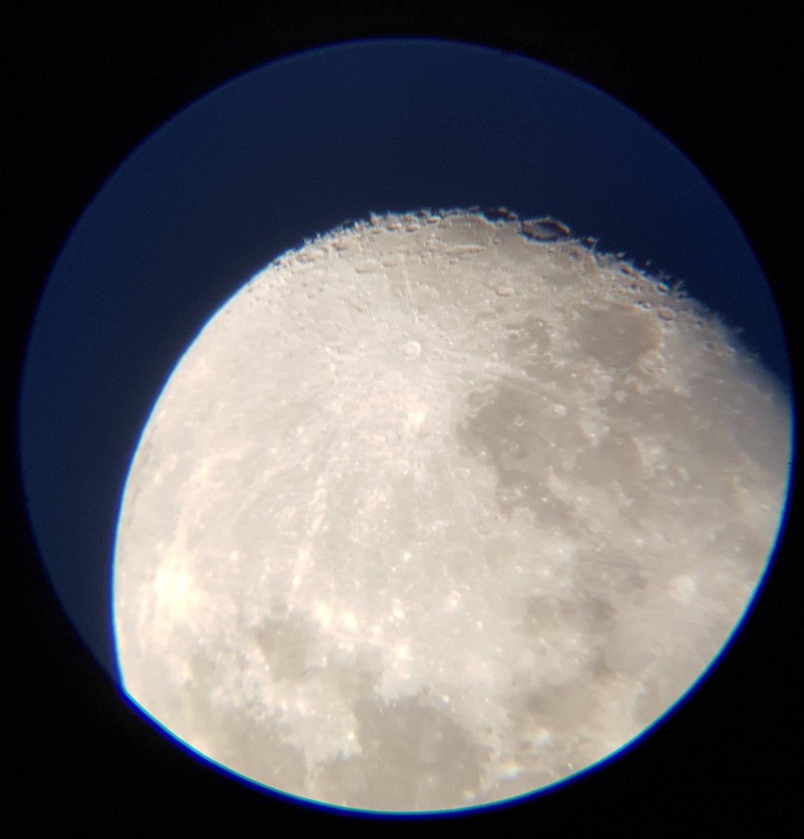 Moonfan's tweet photo. Finally got round to playing with the telescope I got for Winterfest.
First shots using mobile phone attachment 😎👍
#BackToMyTwitterRoots!
#BellaLuna #MoonPix #MoonPhoto https://t.co/P7f3uHv5rv
