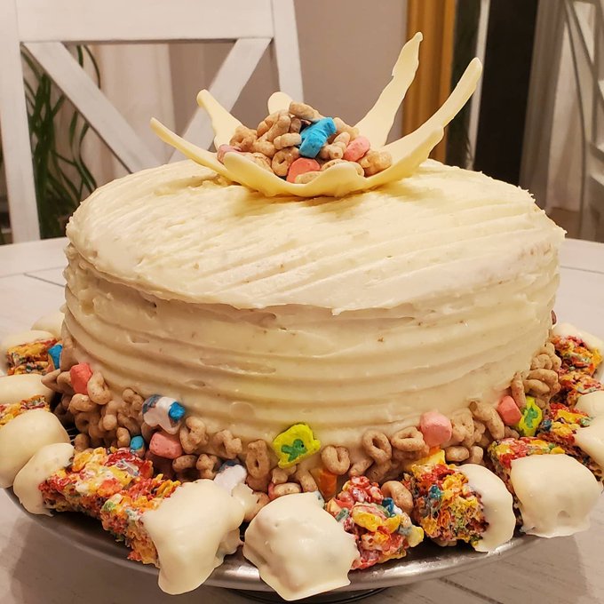 I've been in the kitchen baking cakes! Who wants one?! Comment your favorite cake below and maybe I'll