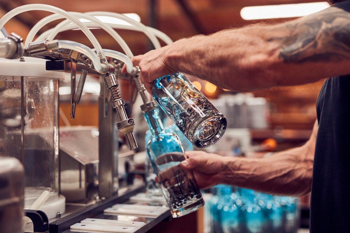 💥 DISTILLERY SHOP OPEN FRIDAY 8th MAY 💥

To our amazing local community. Come and refill your bottles to save money - £5 off the current online 70cl single bottle price -, reduce waste and be sustainable. ♻️