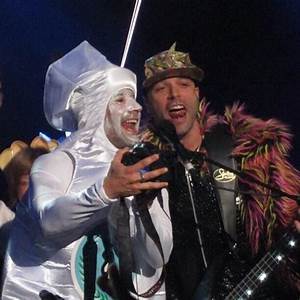 CitizensOfMuse's tweet photo. Le live mémorable du Tokyo Zepp 2013 https://t.co/0GyPzcOkwH https://t.co/4CVIbqwDUw