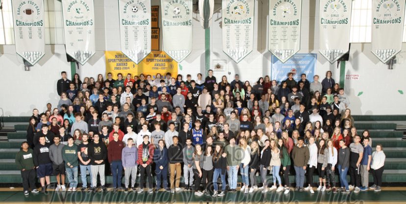 Raritan2020's tweet photo. It is with a heavy heart we have to see our school year come to an end as it did. Class of 2020, we have been so strong through this all. While our immediate future has come to a halt, it does not mean our dreams have been too. #Classof2020strong 💚🚀 https://t.co/wIoZWj26Nz