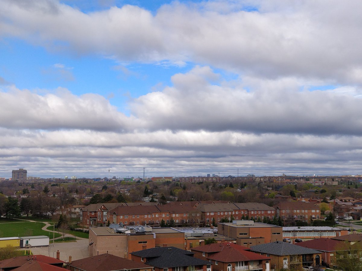 gopi91's tweet photo. Spectacular Cloud Formation today at Mississauga #CloudStreets #Cumulus @stormwx1 @weathernetwork @gtaweather1 @StormhunterTWN @blogTO https://t.co/eMoadWvbmm