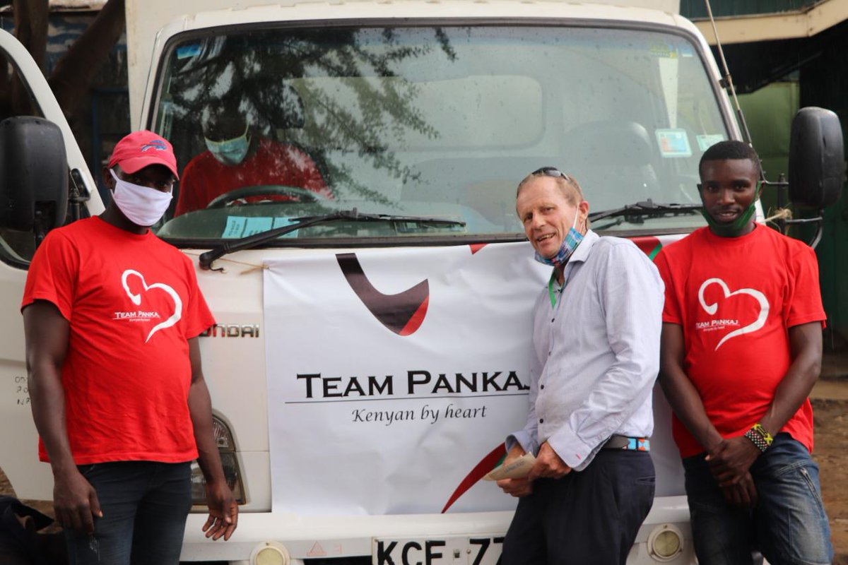 KenyaCOVIDFund's tweet photo. A special Thank You to #TeamPankaj for making this food donation and distributing it to 200 vulnerable families in Kangemi. #BegaKwaBega https://t.co/jF74Hin3NA
