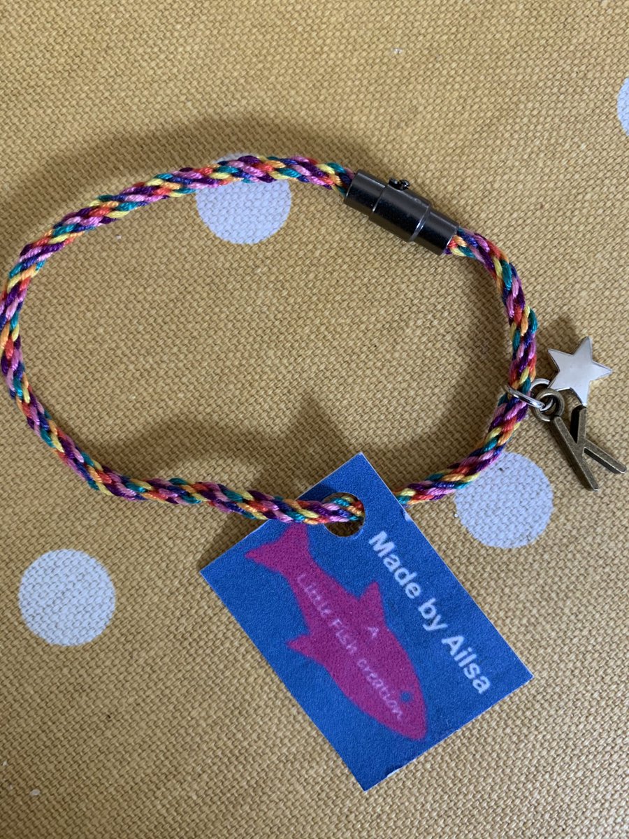 What a lovely gift to arrive from a friends daughter who is making these bracelets to raise money for nhs charities. Beautiful! Thankyou Alisa 🌈❤️❤️ ⁦<a href="/GrahamFishwick/">Graham Fishwick</a>⁩ ⁦@QAHospitalNews⁩ ⁦<a href="/QCardiology/">Team Cardiology Q.A</a>⁩