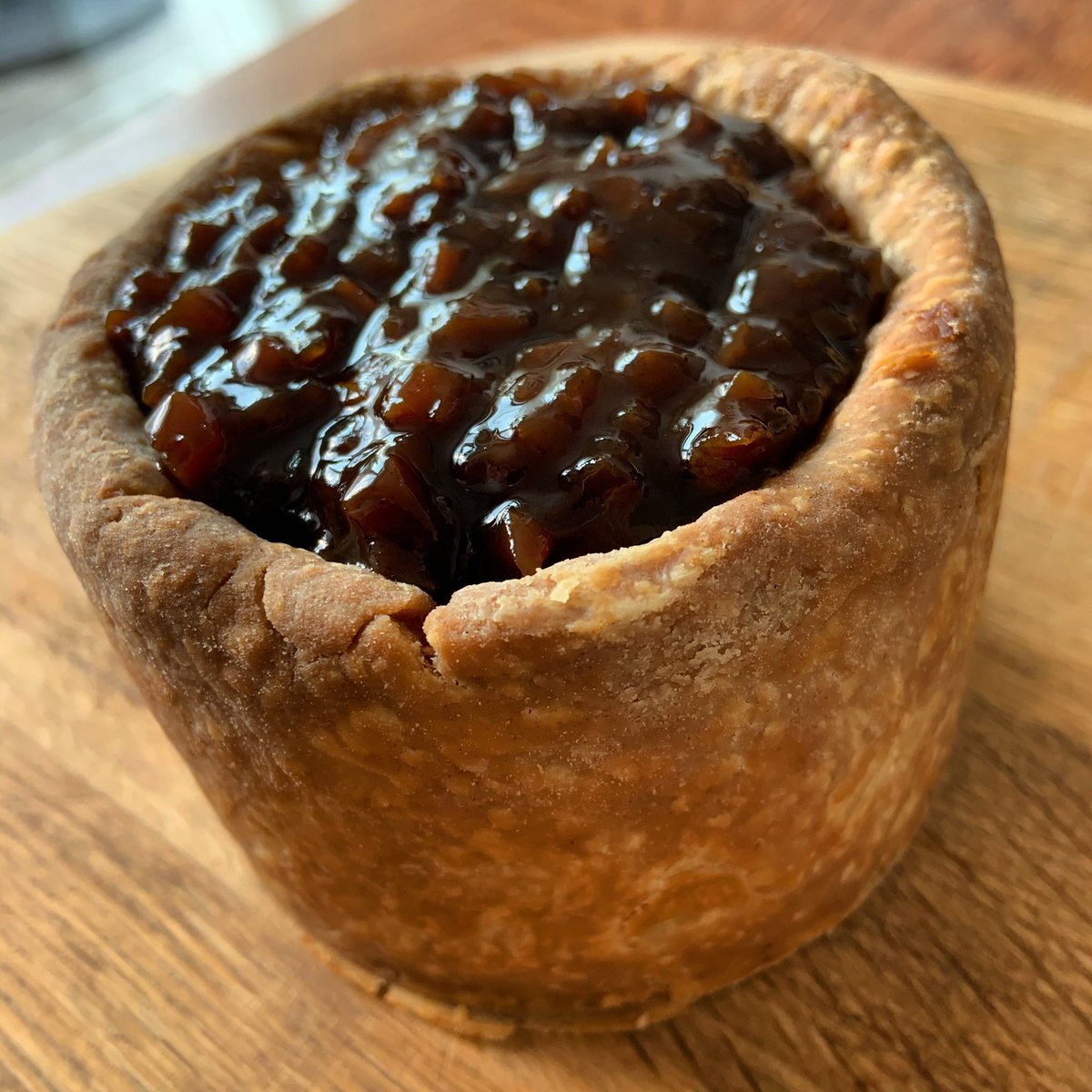 Piesdresistance's tweet photo. βBring out the Branstonβ new edition to the piefolio... #porkpie #pork #pie #handraised #hotwatercrust #pastry #local #artisan #pickle #branstonpickle https://t.co/ctQZkyl5Fp