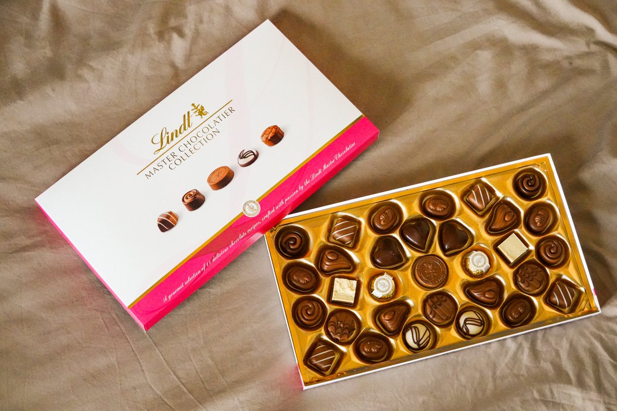 o8topus's tweet photo. Like chocolate? Try a box of 31-piece chocolate (not all of them at once) made by Chocoladefabriken Lindt &amp; Sprüngli AG. Such box in question was manufactured in Aachen, Germany. The box contains 11 types of delicious chocolate, ranging form nutty to milky. https://t.co/MELbfhDDIz