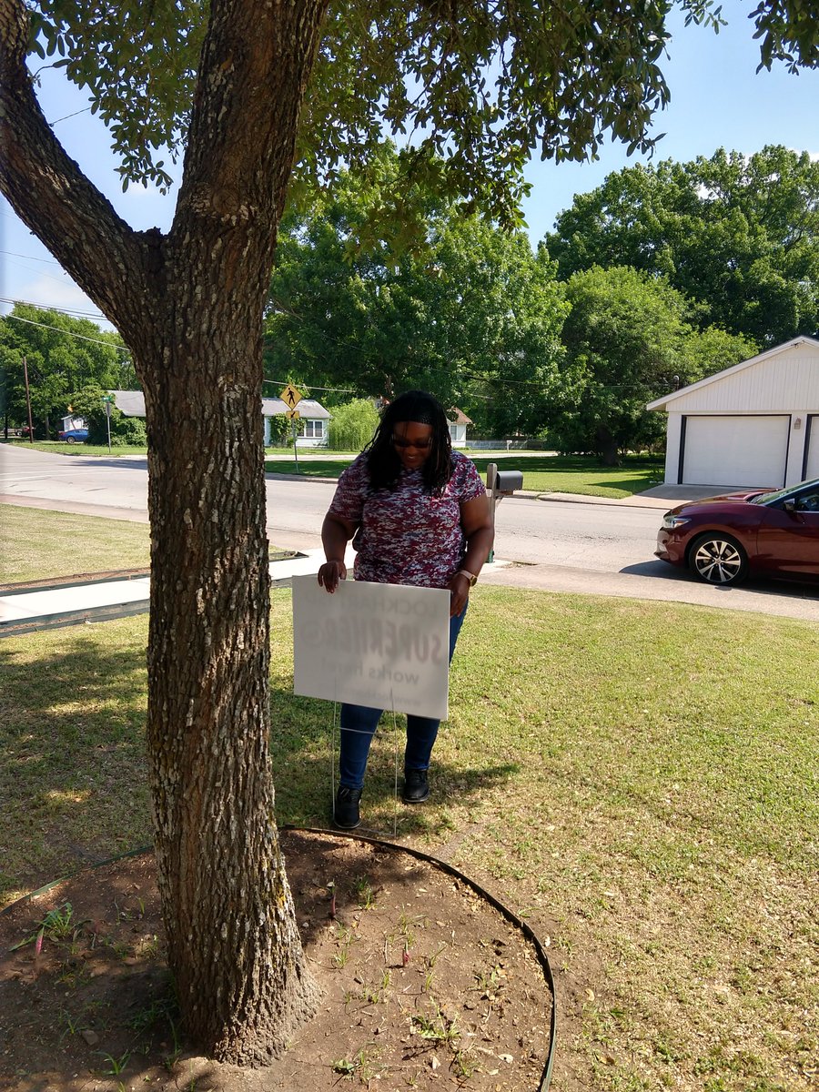 BeatriceStarks2's tweet photo. Look who got caught! Principal Karen Nixon! A big "Shout Out" to my Principal, Jamee Griebel, and Lockhart ISD, for always finding ways to show how much you appreciate us. #pceproud #lovemylisd #ilovemyschool https://t.co/QXM1d5QMnT