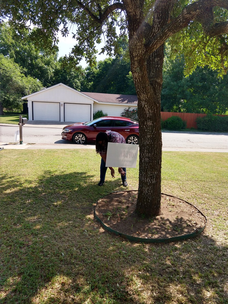 BeatriceStarks2's tweet photo. Look who got caught! Principal Karen Nixon! A big "Shout Out" to my Principal, Jamee Griebel, and Lockhart ISD, for always finding ways to show how much you appreciate us. #pceproud #lovemylisd #ilovemyschool https://t.co/QXM1d5QMnT