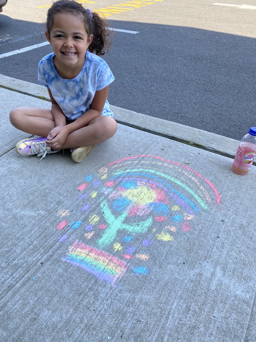 BrandyMaria4's tweet photo. Take a picture of a pretty flower that reminds you of your teacher. Both the girls adore and love their teachers so much and since we have no flowers close by they drew them 💕 🌸 🌺 #RBBisBIA #loveourteachers #flowers #areiya #lucianajay #redbank https://t.co/G1rPOriOA2