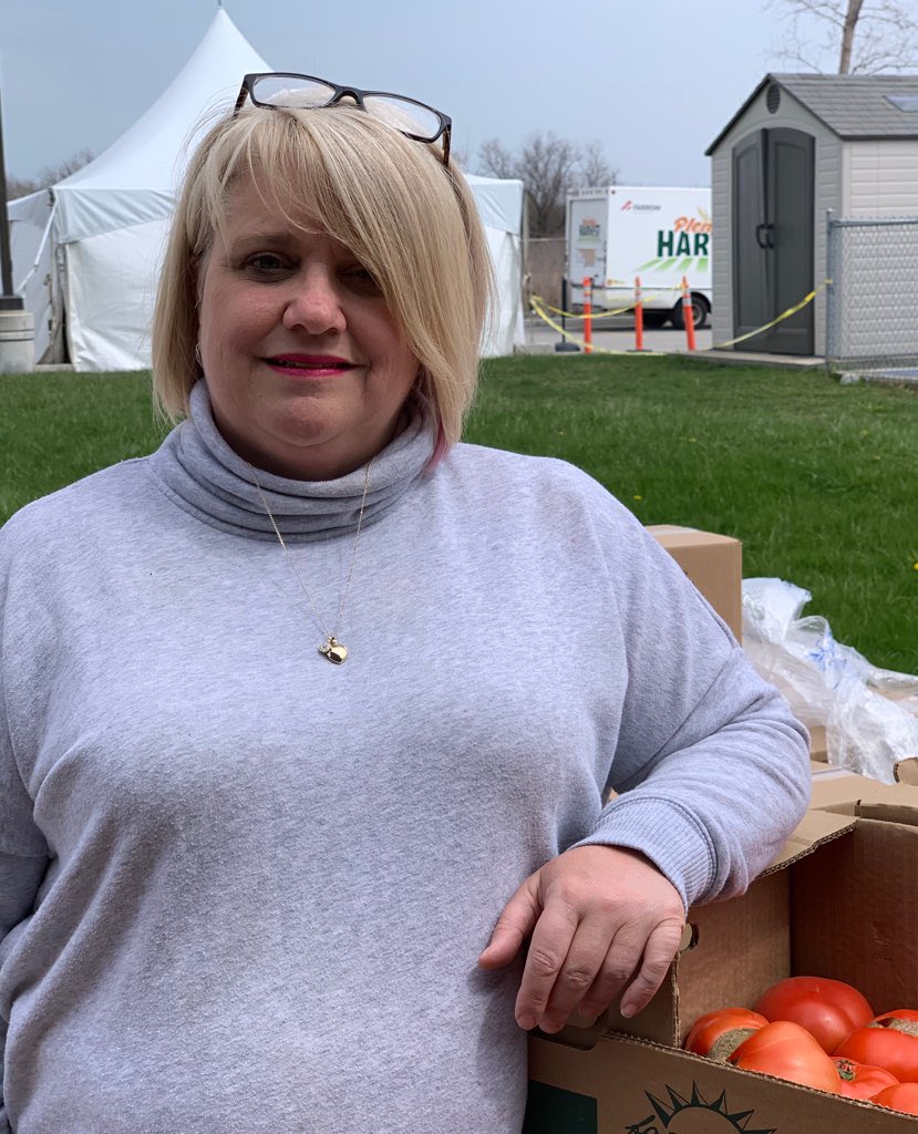 tmedeiros123's tweet photo. We normally see Olympians on cereal boxes but instead, 5 food bank employees across Canada will be featured including Lynda Davidson at the @UHC_  Hear her story on the Afternoon News at 4:50pm @AM800News #cklw https://t.co/oocp0xnMUt