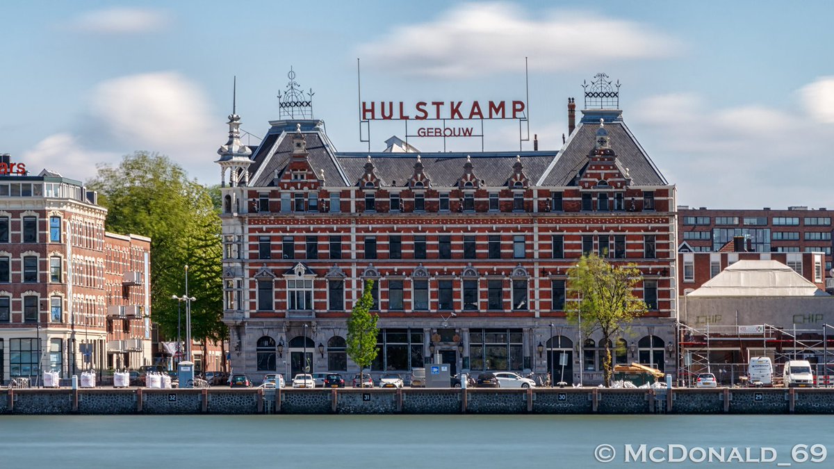Het Hulstkamp Gebouw op het Noordereiland in #Rotterdam.

Architect: Jacobus Pieter Stok
Stijl: Neorenaissancestijl
Start bouw: 1888
Monumentstatus: rijksmonument