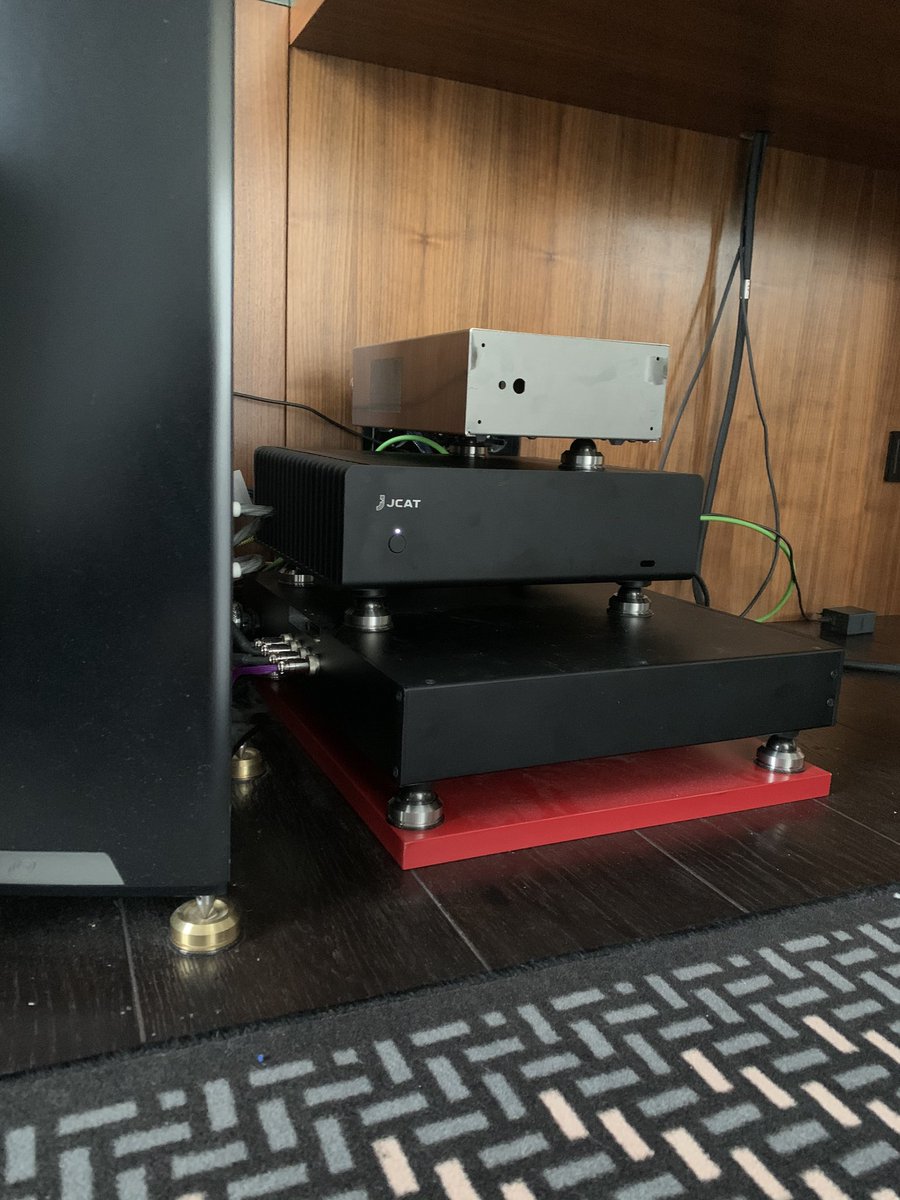 marcin_gps's tweet photo. Isolation is very important in computer audio #computeraudio #musicserver #jplay #jcat https://t.co/k19FRgLwde
