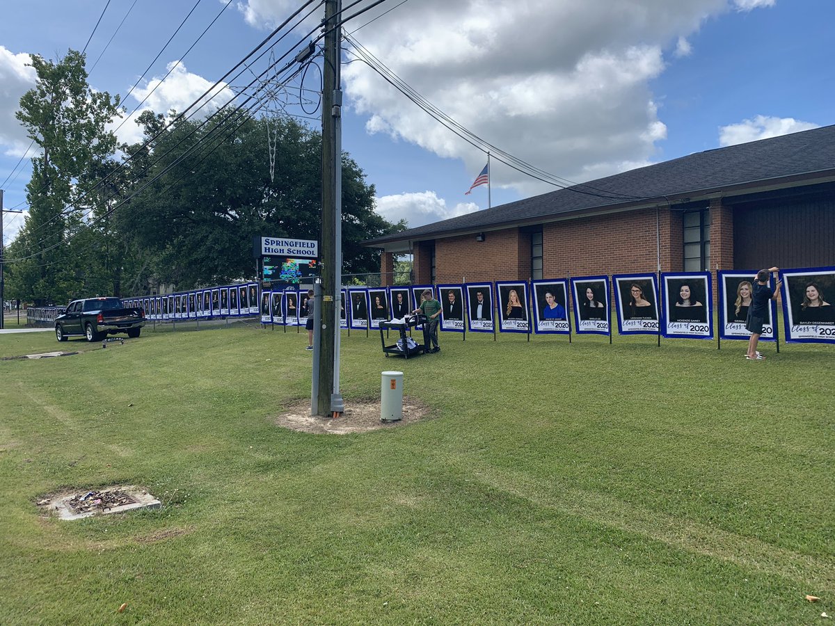 BulldogsShs's tweet photo. A little gift of appreciation for our class of 2020
@JoeMurphylpsb @RobDeArmond @PurvisJody @Livingston_PPS @Kelly_ds92 @sparrill81 https://t.co/qvE9ouCEmo