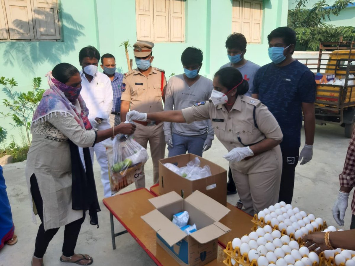 MalkajgiriCop's tweet photo. #Helpinghands #FeedTheNeedy.
#Addl_DCP_Admin Rachakonda distributed nutritious kits to 100 pregnant women of @Jawaharnagarps limits with the support of Abhilash and the team. Kits include eggs, milk, fruits, ragi powder, dates.
@TelanganaDGP @TelanganaCMO @TelanganaCOPs @KTRTRS https://t.co/FtOP8cjkMG