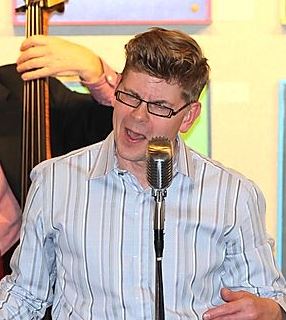 TownCollingwood's tweet photo. Featured Artist: entertainer/radio host Dean Hollin shares past episodes of his radio show "Radio Limelite - All Things Great American Songbook". Hear songs &amp; the stories behind the music. https://t.co/B12rfldljb. MORE Featured Artists >> https://t.co/wg8fyhfNrD https://t.co/qTtggELzkG