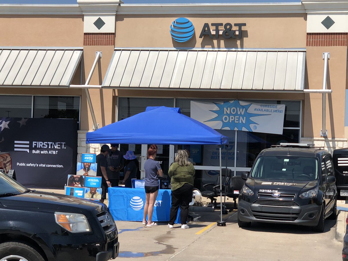 TravisChamber5's tweet photo. Ready to provide the curbside AT&amp;T TV experience at your North Waco AT&amp;T Store off I-35! @NTX_Market @mcollins_22 @AnnaDvorkin @HelmickTj https://t.co/q64kJak23z