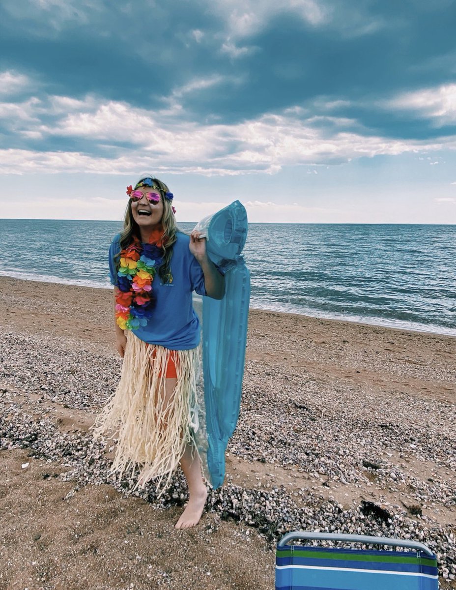 samschlottman's tweet photo. HAPPY MAUI MONDAY!!! 🌸🌺so glad to have one last spirit week at EHHS... stay tuned for my spirt pictures this week!! @EHHSPrincipal @EHHSPBIS @EhHive @EHHSMrHughes @HarkinsEHHS https://t.co/wNEuPVfcnd