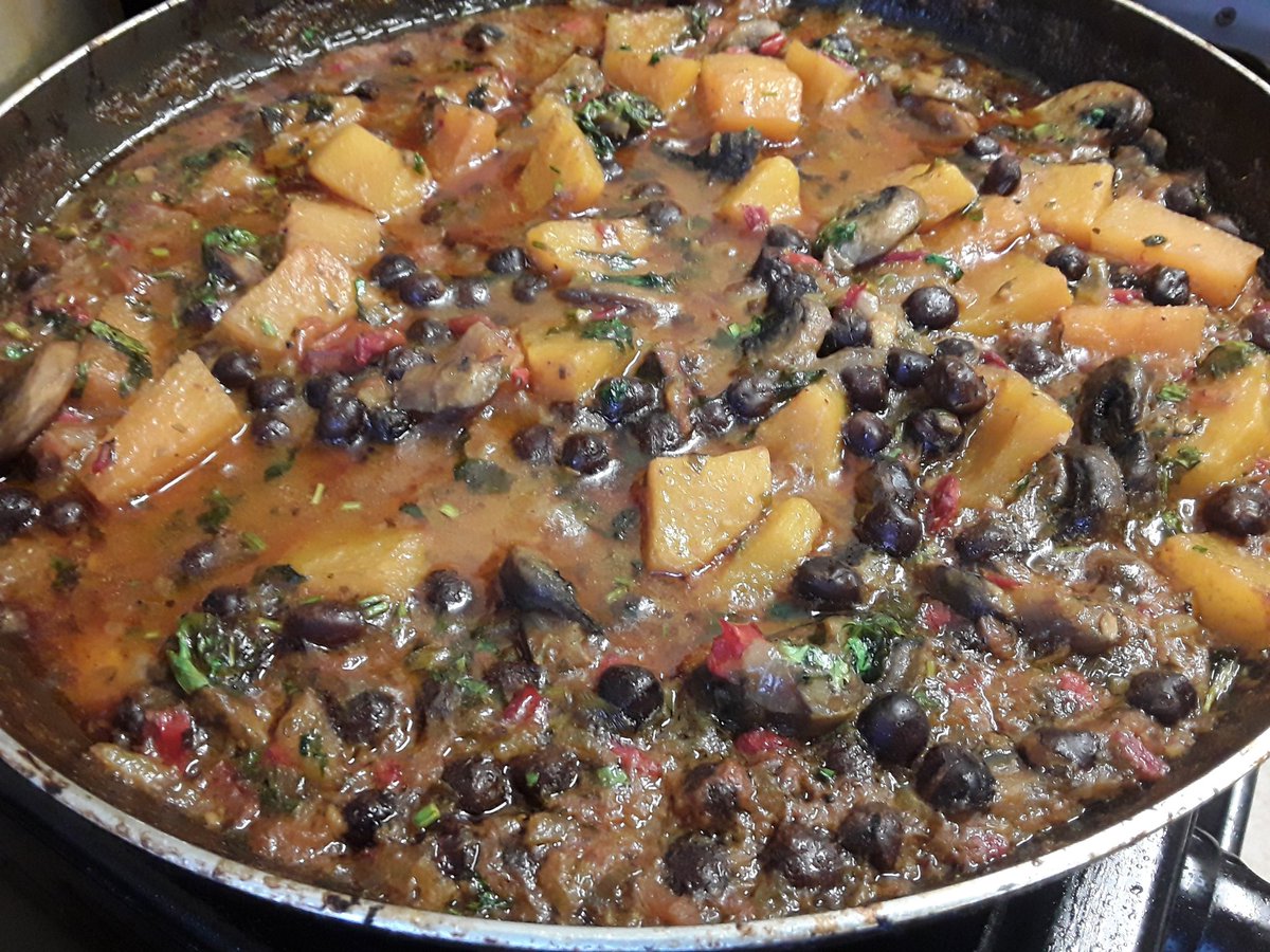 joblijob16's tweet photo. Et voila! #ngungobeans stew with #Suede, #butternutsquash, #mushrooms in a light white #wine sauce. This will go with coriander and garlic #nanbread alongside roast #pork ribs. https://t.co/g5Elupsub4