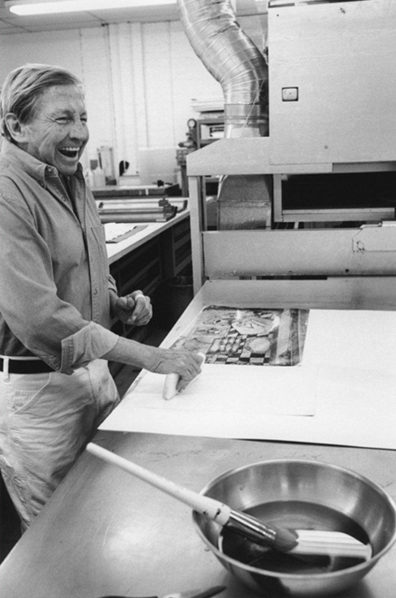 “Art is a powerful source of fact and joy.” —Robert Rauschenberg, 1991
______________
Robert Rauschenberg working at Gemini G.E.L. in 1998. Photograph © 1998 Sidney B. Felsen
——————
#artistoftheweek #geminigel #robertrauschenberg