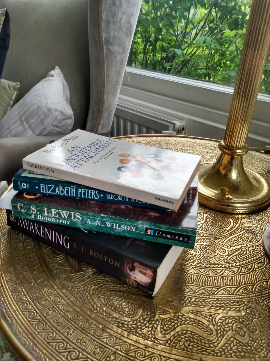 bickypeg's tweet photo. Concentration all over the place. Seem to be reading 4 books at once. Off and on. Audible is no good. What to do with one's hands? #bitingnails https://t.co/JkzN3XhSil