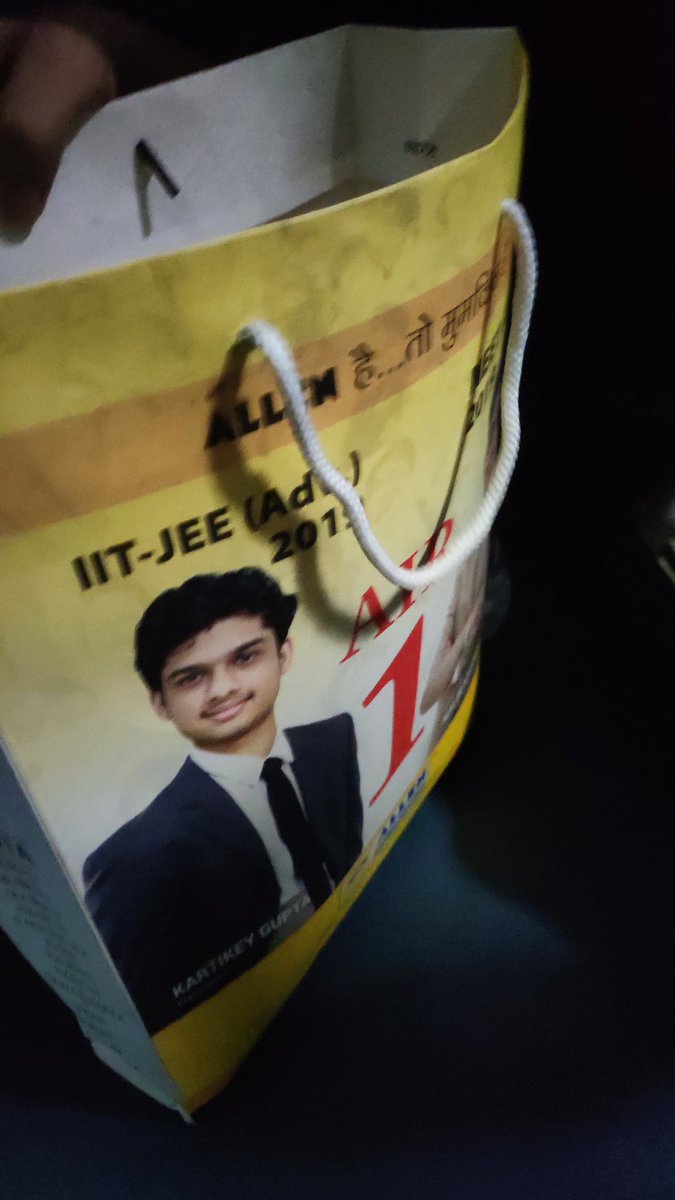 aayyuuusssh's tweet photo. Allen always proved that we are one family
आज तो जैसे घर से निकलते वख्त माँ खाना दे कर भेजती थी उस तरह हमे खाना और पानी देकर विदा किया kota से@Naveen_ALLEN @ALLENkota thank you so much
#allenkotasendinghome 
@NitishKumar @ashokgehlot51 https://t.co/jAIeOGSPDc