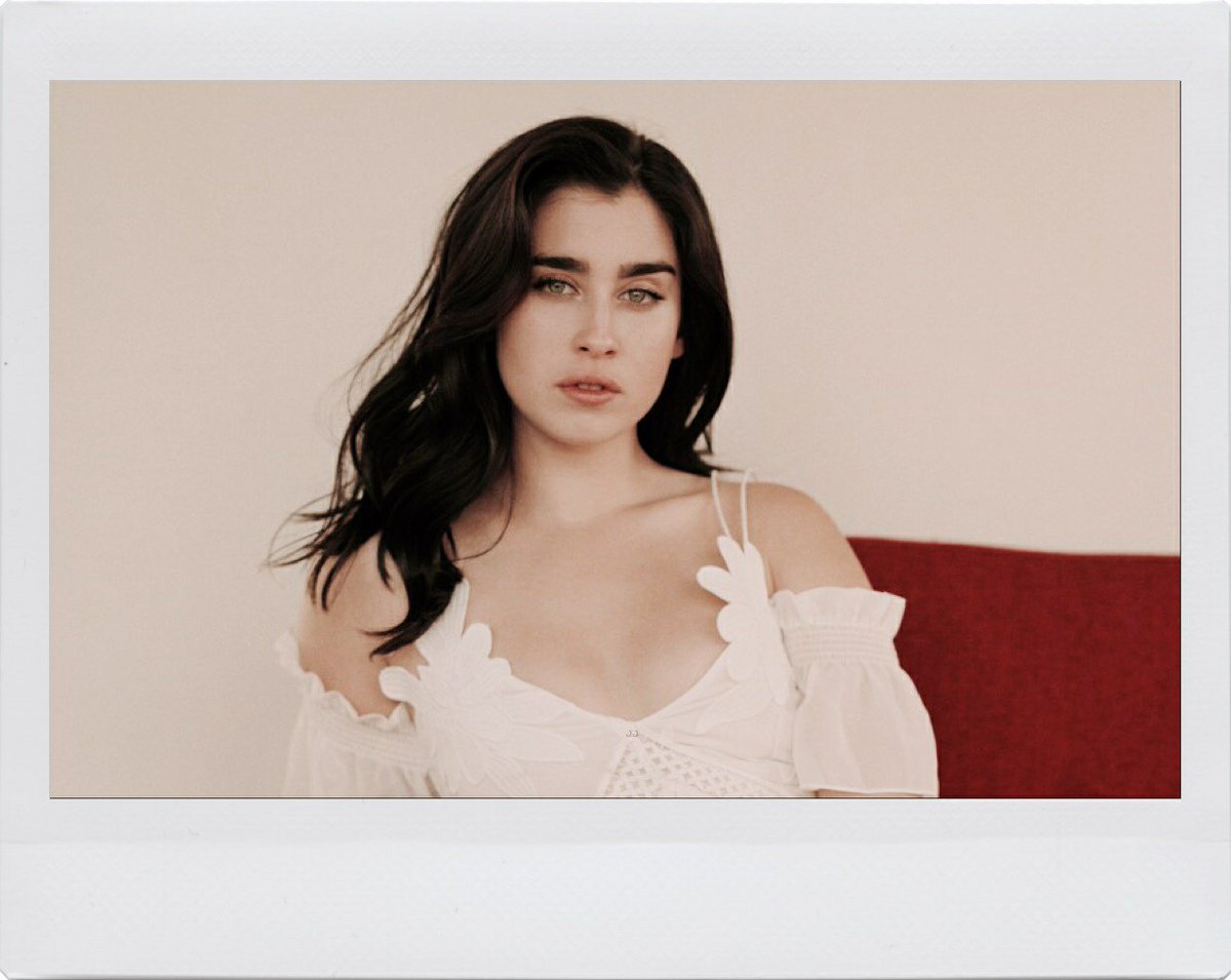 laurmanic_'s tweet photo. LIFE IS TOO SHORT TO NOT STAN LAUREN JAUREGUI! 🌸 #Stream50ft #StreamLento #StreamExpectations #StreamMoreThanThat #StreamInvisibleChains #StreamParty 🌸 https://t.co/zQa7eLmxIJ