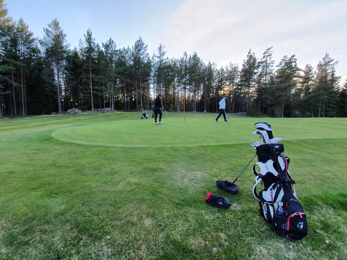 OttoMeri's tweet photo. Kevätillan golfkierroksissa on luonnon taikaa. #golf #nevas https://t.co/WTcDJgVnfn