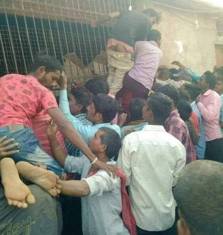 deepu7nov's tweet photo. @priyanjan_Kumar @ANI Yes Depends on People.🤣🤣🤣
Someone chooses liquor over Ass.🤭🤭 We are facing the similar situation now. 😜 https://t.co/auSdhhbD0Z