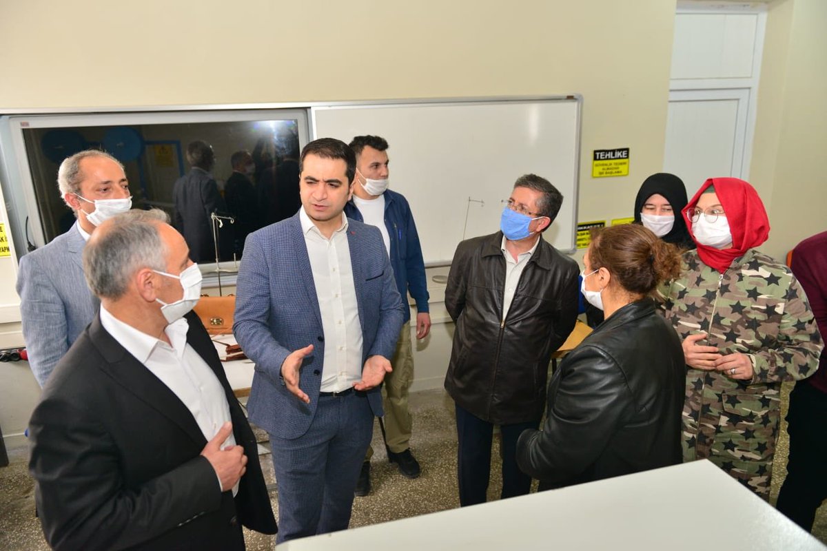 elazigmem's tweet photo. Meslek Liselerimiz üretmeye devam ediyor. Gazi Mesleki ve Teknik AL’ de dezenfektan, sıvı sabun, yüzey temizleyici, kolonya, Öğretmen Sıdıka Avar MTAL’de ise seri maske üretim cihazımız hizmete girdi. 
@ziyaselcuk 
@valicetinoktay 
@hmzaydg 
@feyzigurturk 
#Elazığ https://t.co/KT0DwekCoS