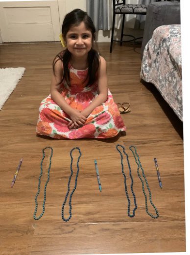 PatriciaRamon15's tweet photo. Hands on learning at home.  🧡🧸🧡🧸 #creatingpatterns #distancelearning #mathskills #preklearning @JOSECARDENASECC @C_Barrios79 @EISDofSA https://t.co/OmWwTipdiZ