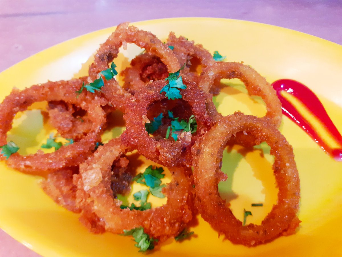 tripleadelight's tweet photo. Crunchy Onion Rings

#onion 
#recipe 
#streetfood 
#pakora https://t.co/SNh8XW1ryf