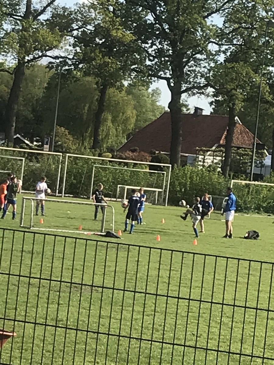PatBleum's tweet photo. Mooi om ze weer te zien trainen in de #dijkhoek @vvdeo #samentrainenopafstand https://t.co/CGklbYgfN6