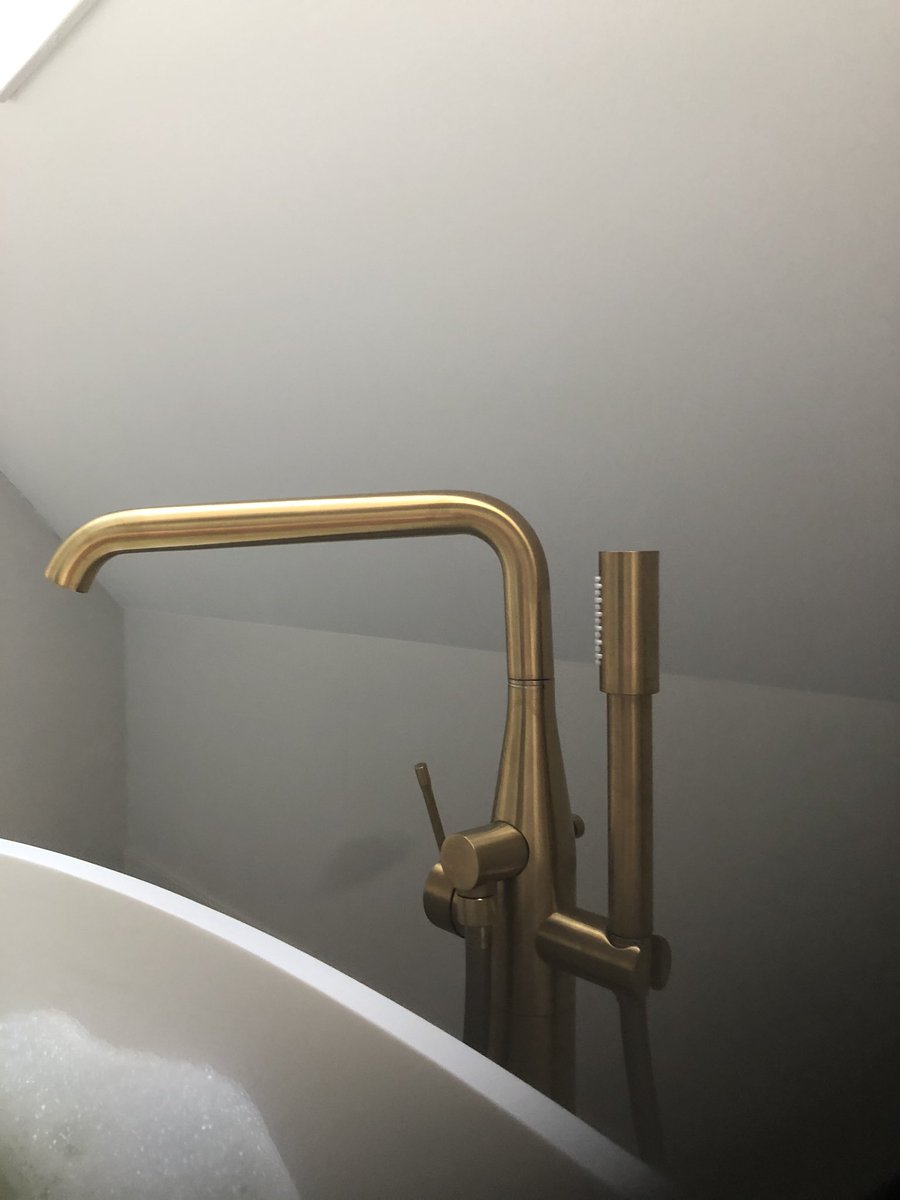 nielsvanes's tweet photo. @Grohe_NL ik heb een vraag. Hoe kan het dat ik al 8 maanden zit te wachten op een product van jullie en nu te horen krijg dat het niet meer geleverd wordt. De rest van de cool sunrise serie is wel geleverd, dus de rvs mengkraan ziet er niet uit op deze manier. https://t.co/k4owUY5duV