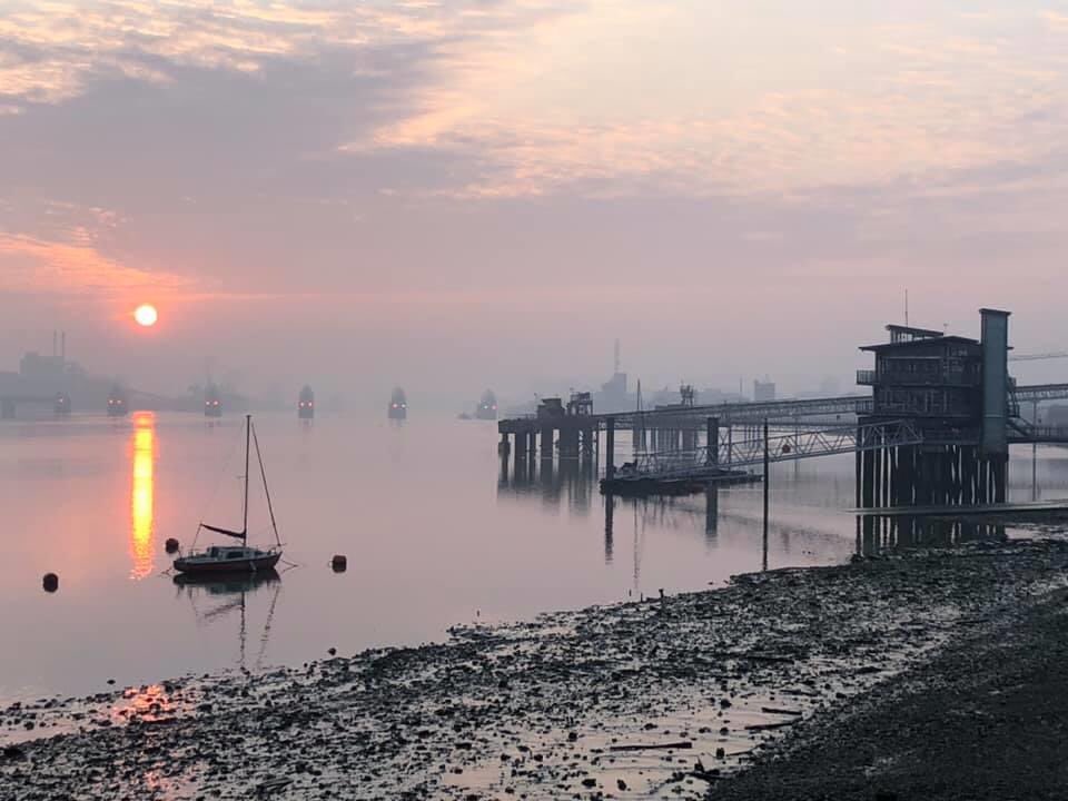 GreenwichYC's tweet photo. Sunrise is a sign of a new dawn, Stay Safe All - photo credit Clayton Matthews-Brown #greenwichyachtclub_ltd #greenwichyachtclub #Thames #thamesactive https://t.co/LsJNlH1ZUA