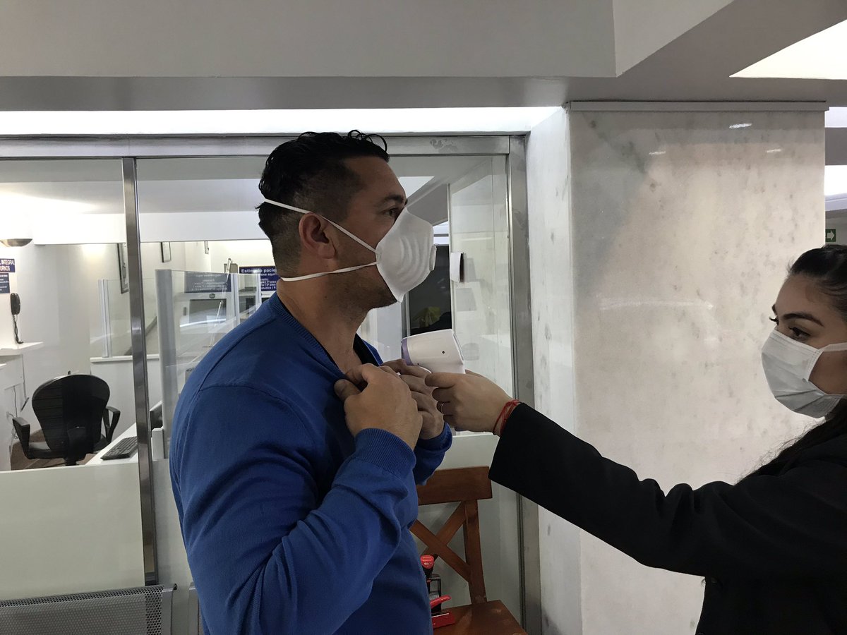 Sergio_OrtizOk's tweet photo. Hoy me hice presente en la administración de Omint. Denunciamos la mala comunicación x parte de la empresa respecto de cómo se cobraría el sueldo del mes de abril, generando malestar e incertidumbre en los trabajadores. Notamos incumplimiento en el protocolo COVID19 #SoyComercio https://t.co/zMt5A4l4ar