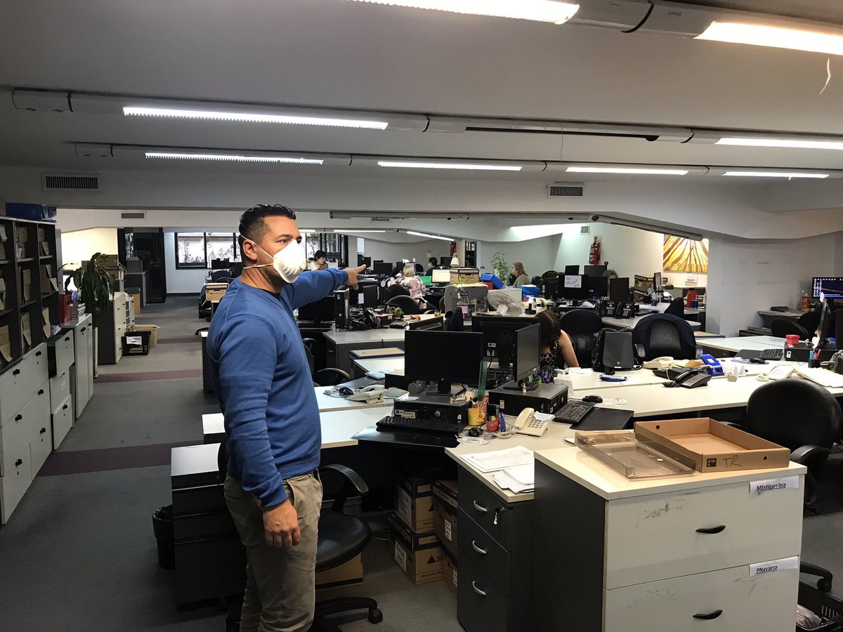 Sergio_OrtizOk's tweet photo. Hoy me hice presente en la administración de Omint. Denunciamos la mala comunicación x parte de la empresa respecto de cómo se cobraría el sueldo del mes de abril, generando malestar e incertidumbre en los trabajadores. Notamos incumplimiento en el protocolo COVID19 #SoyComercio https://t.co/zMt5A4l4ar