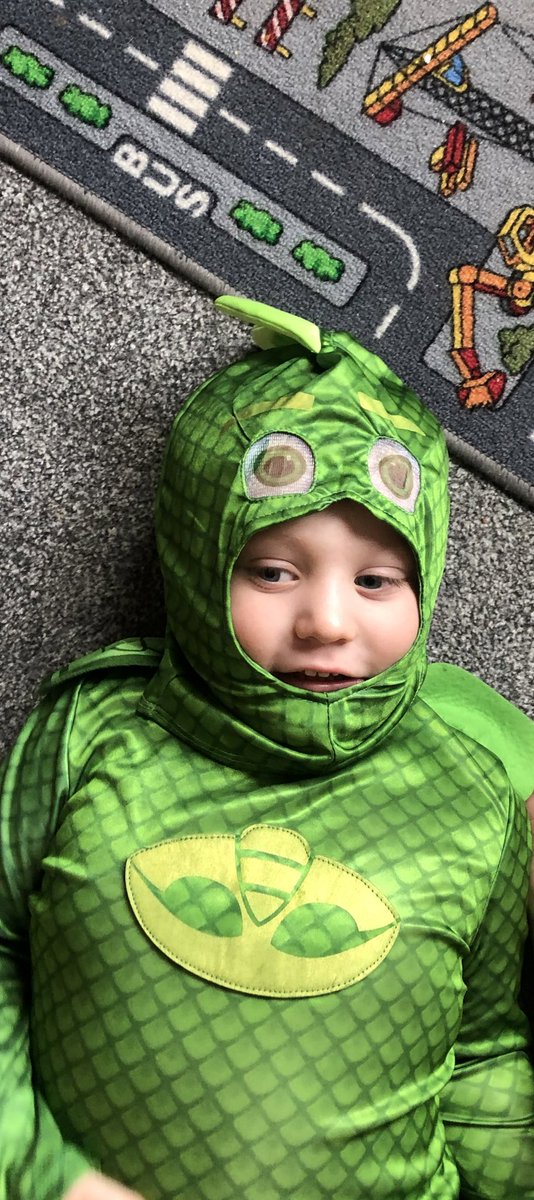 holmes_samuel's tweet photo. When Gecko met Poppy #princesspoppy #gecko #pjmasks #trolls https://t.co/syYdX0B75N
