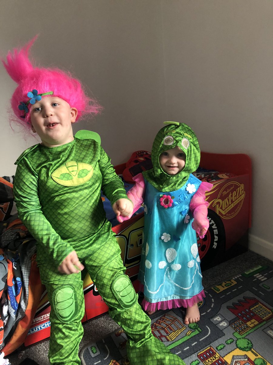holmes_samuel's tweet photo. When Gecko met Poppy #princesspoppy #gecko #pjmasks #trolls https://t.co/syYdX0B75N