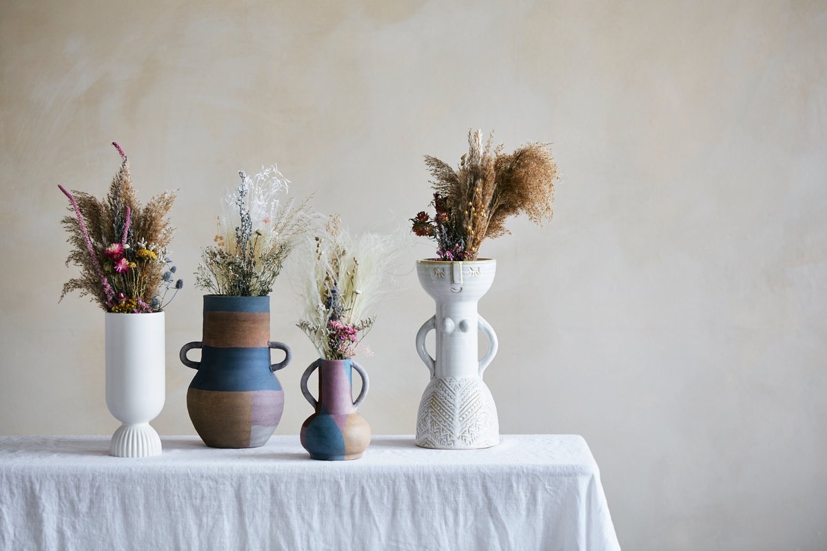 Love the dried grasses and flowers trend? Find out how you can easily style them in your home over on our blog - bit.ly/driedflowersbl…