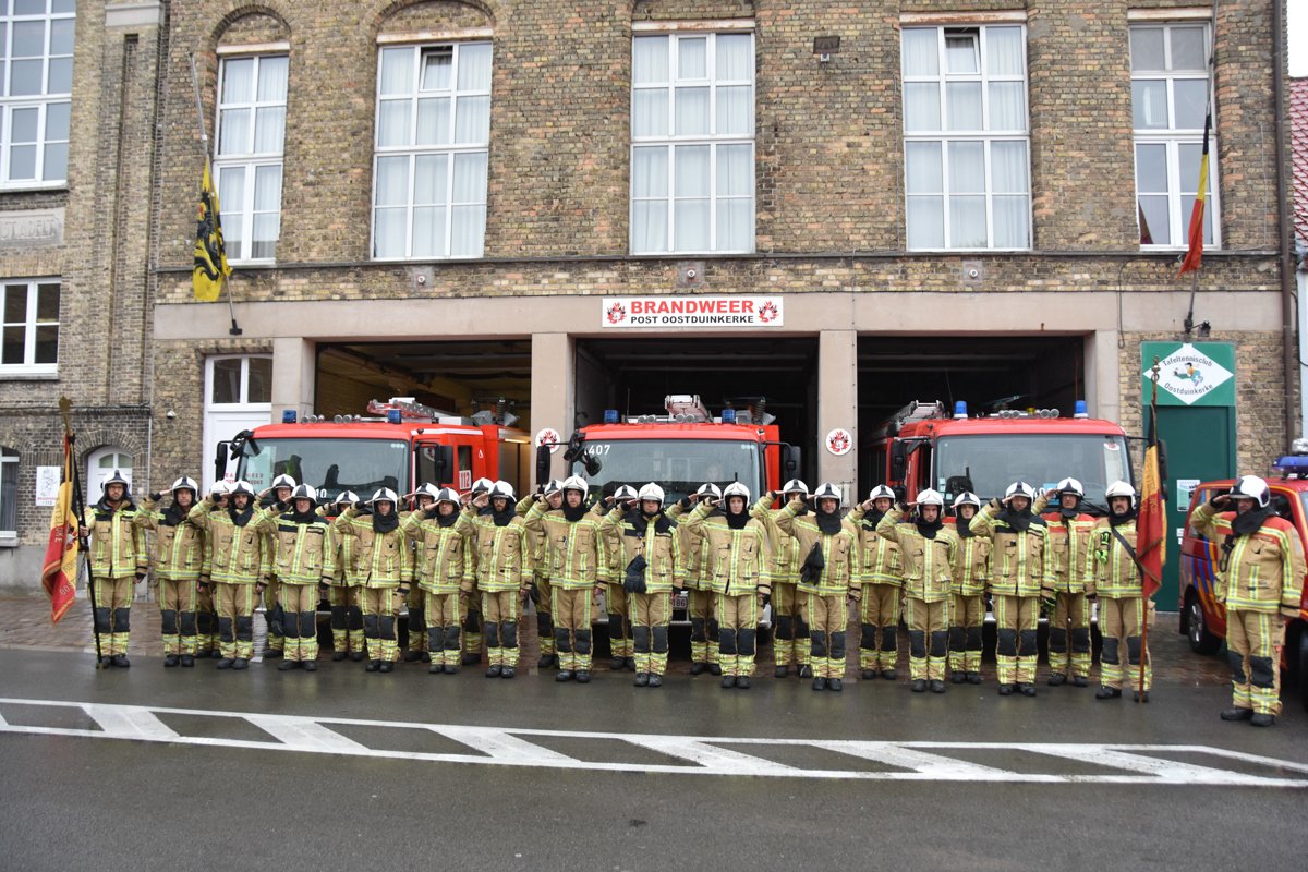 gem_Koksijde's tweet photo. 🚒 Vandaag zetten we onze brandweermannen &amp; -vrouwen in de kijker! Elke dag staan deze professionele én vrijwillige hulpverleners klaar om voor jou door het vuur te gaan 🔥, hulp te verlenen bij ongevallen,... Een moment van dank op de internationale #dagvandebrandweer! 👩🏼‍🚒 (1/2) https://t.co/pA8GeJuaKs