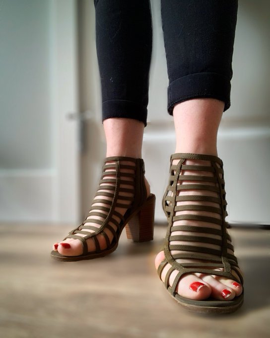 High heel fetish 👠 https://t.co/iH5AM7iuti